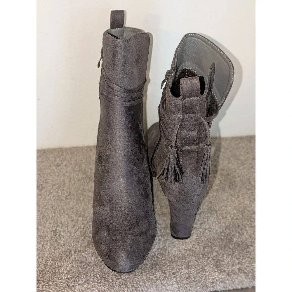 Journee Zuri Size 12 Gray Faux Suede Ankle Boots‎ Block Heel Tassel Accents NWOT